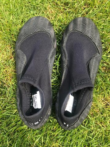 Waterschoentjes Decathlon mt 32/33 beschikbaar voor biedingen