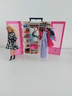 Barbie KLEDINGKAST + pop + accessoires, Ophalen of Verzenden, Zo goed als nieuw, Barbie