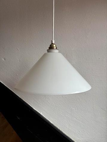 Vintage driehoek opaal opaline melkglas wit hanglamp glas beschikbaar voor biedingen