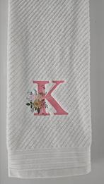 Handdoek met letter en bloemen, Ophalen of Verzenden, Nieuw