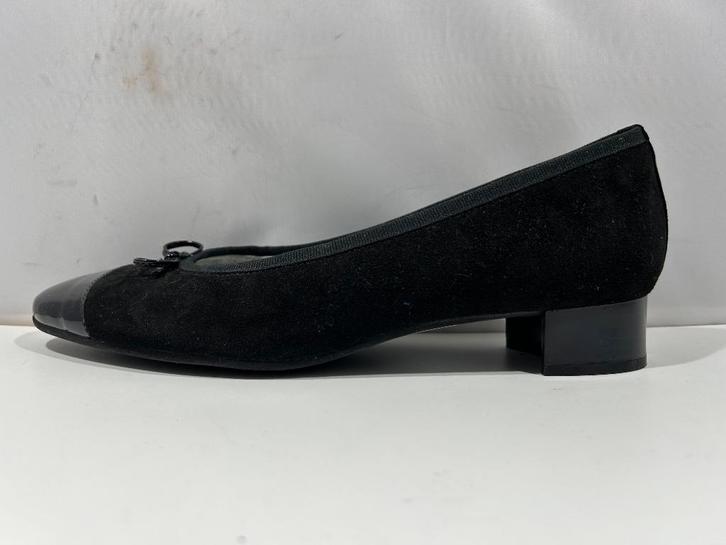 Alexandria, maat 39 zwart suède schoenen met een strikje, Kleding | Dames, Schoenen, Nieuw, Schoenen met lage hakken, Zwart, Ophalen of Verzenden