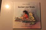 502w - boek - een beer voor ursula - rindert kromhout, Ophalen of Verzenden, Gelezen, Fictie algemeen