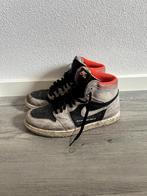 Nike Air Jordan 1 Retro High Neutral Grey Hyper Crimson, Kleding | Heren, Schoenen, Zwart, Nike, Ophalen of Verzenden, Sneakers of Gympen