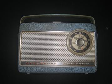 Radio's uit de jaren 60 omgebouwd tot bluetooth radio beschikbaar voor biedingen