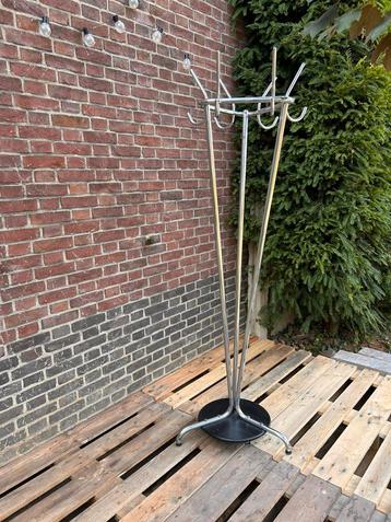 Vintage Design kapstok beschikbaar voor biedingen