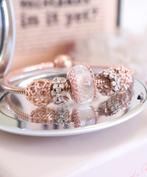 Pandora Parelmoer muranoglas bedel rose goud, Sieraden, Tassen en Uiterlijk, Armbanden, Wit, Ophalen of Verzenden, Zo goed als nieuw