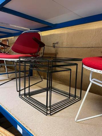 Max Sauze Isocele vintage design mimiset bijzettafeltjes beschikbaar voor biedingen