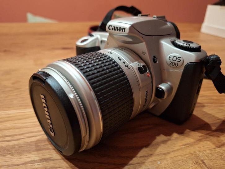 Canon EOS 300 analoge spiegelreflex camera met zoomlens, Audio, Tv en Foto, Fotocamera's Analoog, Zo goed als nieuw, Spiegelreflex