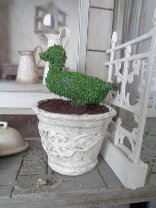 Buxus eend in pot...Poppenhuis 1:12...(NrF21)*, Verzamelen, Poppenhuizen en Toebehoren, Nieuw, Poppenhuis, Ophalen of Verzenden