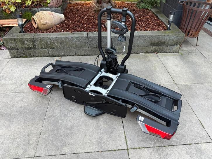 Thule xt 933 Fietsendrager - Opvouwbaar & Afsluitbaar, Auto diversen, Fietsendragers, Zo goed als nieuw, Trekhaakdrager, 2 fietsen