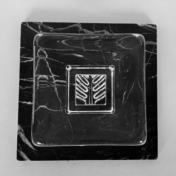 Kosta Boda Bertil Vallien Dish of the Day beschikbaar voor biedingen