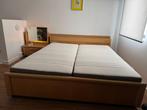 Massief houten bed+ 2 bijpassende nachtkastjes+ 3 matrassen, Huis en Inrichting, Slaapkamer | Bedden, Ophalen, Tweepersoons, Zo goed als nieuw