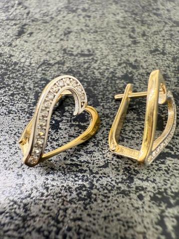 Prachtige 14 karaats gouden oorbellen beschikbaar voor biedingen