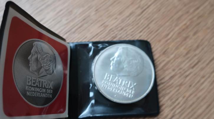 Vijftig gulden muntstuk  in etui, Postzegels en Munten, Munten | Nederland, Losse munt, 50 gulden, Koningin Beatrix, Zilver, Ophalen of Verzenden