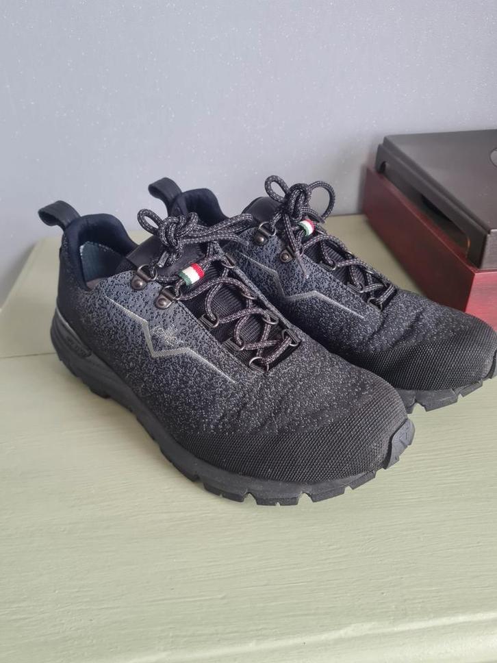 Lomer wandelschoen laag 40/41, Kleding | Dames, Schoenen, Zo goed als nieuw, Ophalen of Verzenden