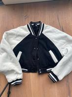 H&M Divided Varsity kort Jasje XS, Ophalen of Verzenden, Zo goed als nieuw, Maat 34 (XS) of kleiner, Zwart