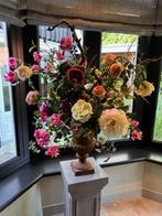 Prachtig Groot Kunstbloemstuk met Rozen in Gietijzeren Vaas, Huis en Inrichting, Ophalen, Zo goed als nieuw