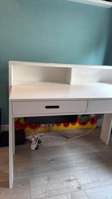 Stevig en degelijk bureau gratis afhalen beschikbaar voor biedingen