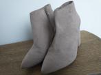 Beige enkel-laarsjes met hak van Divided Maat 38, Divided, Beige, Lage of Enkellaarzen, Ophalen of Verzenden