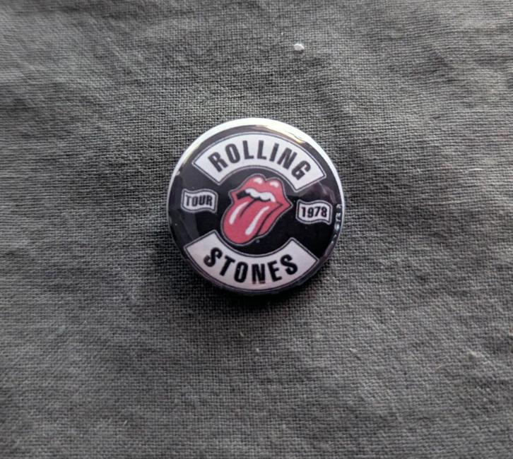 Rolling Stones Band button – 25mm button / speld / pin, Verzamelen, Speldjes, Pins en Buttons, Nieuw, Button, Overige onderwerpen