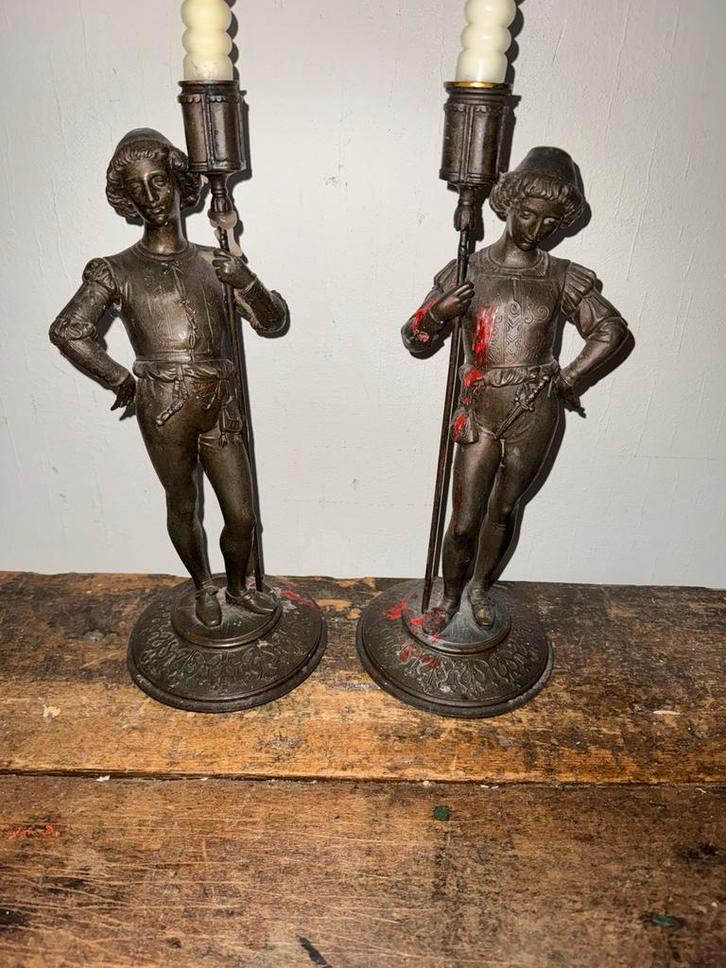 Set leuke zeer oude kandelaars ( ridders ) rode is kaarsvet, Antiek en Kunst, Antiek | Kandelaars, Ophalen of Verzenden