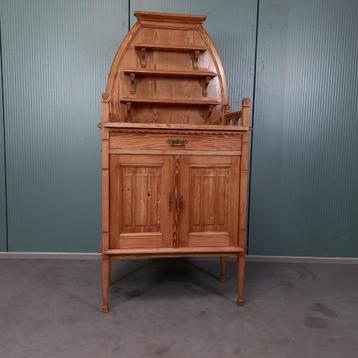 Unieke “One of a Kind” antieke (buffet)kast beschikbaar voor biedingen