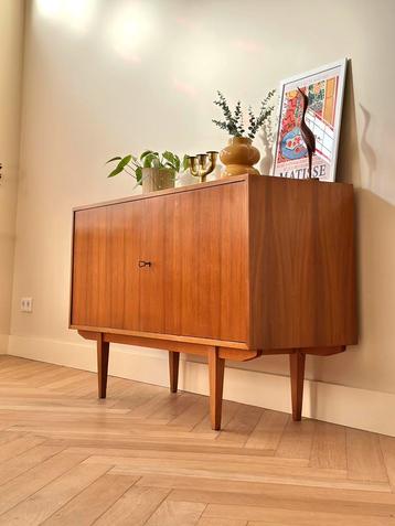 Vintage dressoir teak hout jaren 50/60/70 beschikbaar voor biedingen