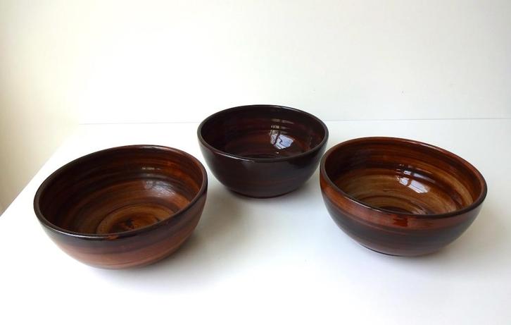 Keramiek drie schalen donkerbruin Ambacht Volendam 3200-s, Antiek en Kunst, Antiek | Keramiek en Aardewerk, Ophalen of Verzenden