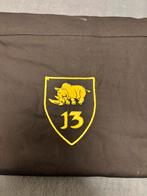 Onderdeel sjaal 13 mechbrig, Verzamelen, Militaria | Algemeen, Verzenden, Landmacht, Nederland, Embleem of Badge