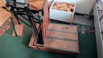 een basquille, oude weegschaak beschikbaar voor biedingen