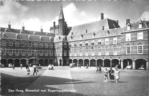 (381-104-031) Den Haag Binnenhof met Regeringsgebouwen, Verzamelen, Ansichtkaarten | Nederland, Zuid-Holland, Verzenden