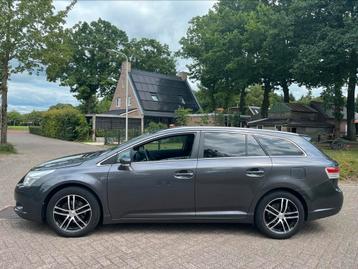 Toyota Avensis 2.0 16V Vvt-i/clima/automaat /pano/xenon beschikbaar voor biedingen