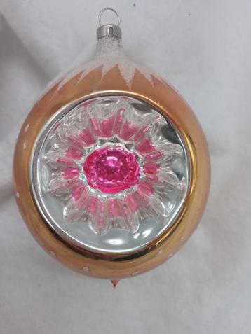 Mooie grote oude glazen kerstbal beschikbaar voor biedingen