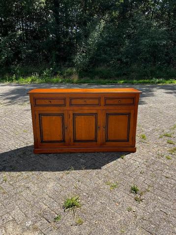 Massief eiken dressoir beschikbaar voor biedingen