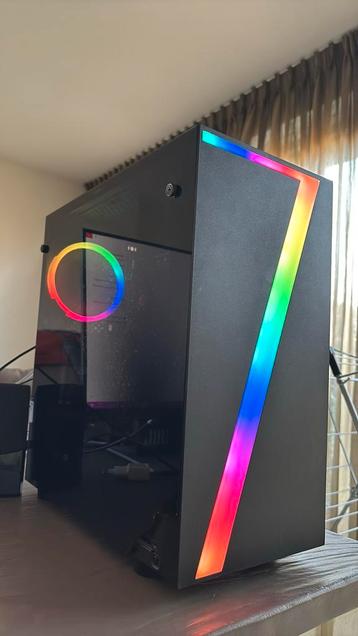 Gaming Setup 2 monitoren & game Pc beschikbaar voor biedingen
