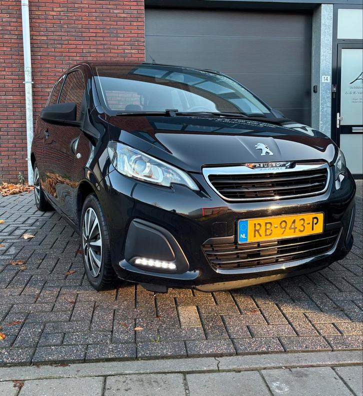 Peugeot 108 1.0 12V E-vti 68PK 3DR 2017 Zwart, Auto's, Peugeot, Particulier, ABS, Airbags, Mistlampen, Radio, Xenon verlichting