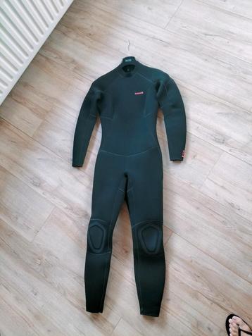 Wetsuit dames maat S/36  beschikbaar voor biedingen