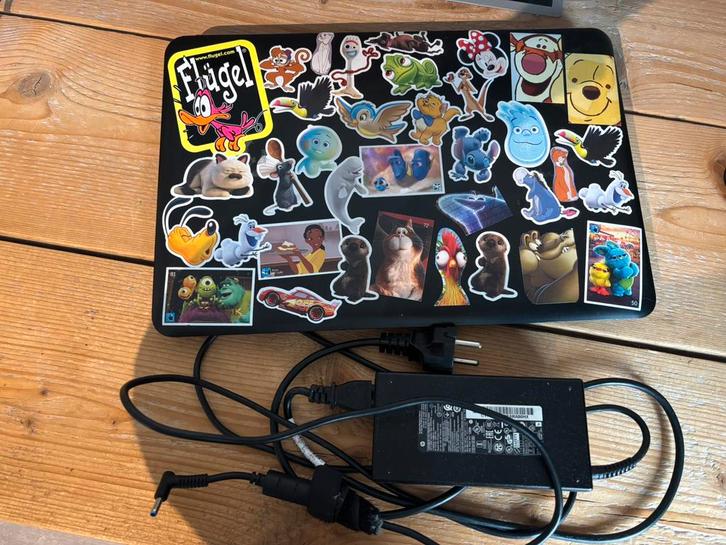 Pavilion laptop, met stickers, Computers en Software, Desktop Pc's, Gebruikt, Onbekend, HDD, SSD, 8 GB, Met videokaart, Gaming