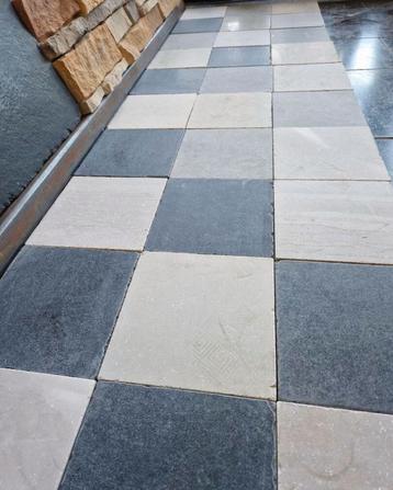 ESTRIKKEN NATUURSTEEN, DIVERSE KLEUREN 20X20CM beschikbaar voor biedingen