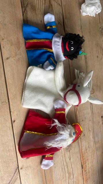 Handpoppen zwarte piet, sint en amerigo beschikbaar voor biedingen