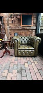 Super dikke chesterfield clubfauteuil in olijfgroen, Huis en Inrichting, Fauteuils, Chesterfield, Ophalen of Verzenden, Zo goed als nieuw