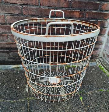 Metalen draadmand oogstmand aardappelmand herfstmand vintage beschikbaar voor biedingen