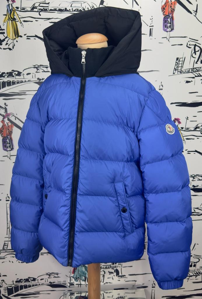 Moncler blauwe dons winterjas jongens maat 14 (910 euro), Kinderen en Baby's, Kinderkleding | Maat 164, Zo goed als nieuw, Jongen