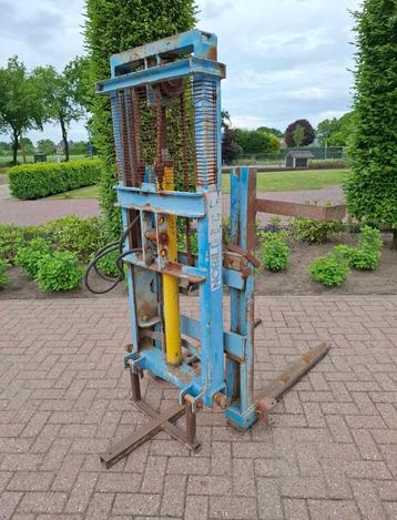 Nobili hefmast beschikbaar voor biedingen