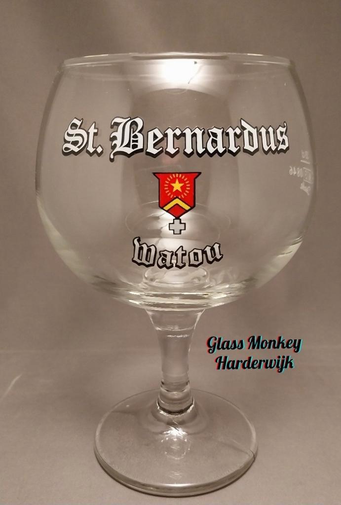 St. Bernardus bierglazen. 33cl, Verzamelen, Biermerken, Zo goed als nieuw, Glas of Glazen, Overige merken, Ophalen of Verzenden