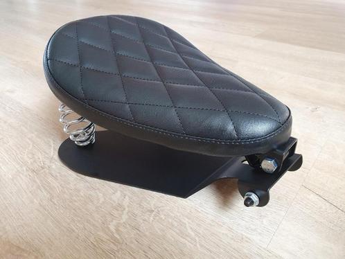 Zadel voor Bobber, Chopper, Custom solo mono zitje gevoerd, Motoren, Tuning en Styling, Ophalen of Verzenden