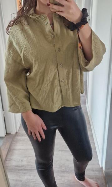 Olijf kleurige blouse maat s beschikbaar voor biedingen