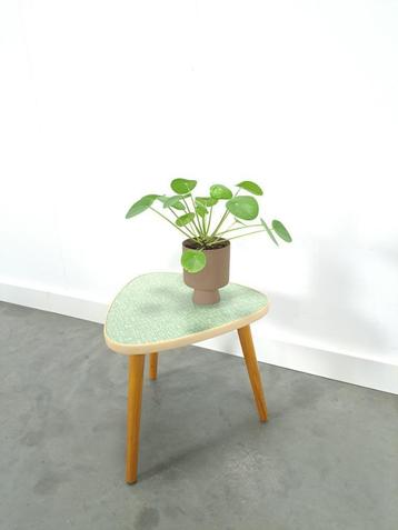 Diverse vintage bijzettafels plantentafels te koop!! beschikbaar voor biedingen