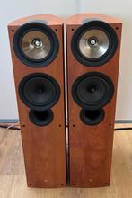 KEF iQ7 speakers in luxe walnut kleur., Audio, Tv en Foto, Luidsprekers, Zo goed als nieuw, 60 tot 120 watt, Front, Rear of Stereo speakers