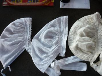 3 Oude dienstbode mutsen. beschikbaar voor biedingen